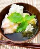 とろろ昆布と『かるかるおかき』のお吸い物