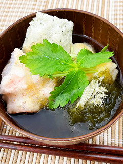 とろろ昆布と『かるかるおかき』のお吸い物-レシピのメイン写真
