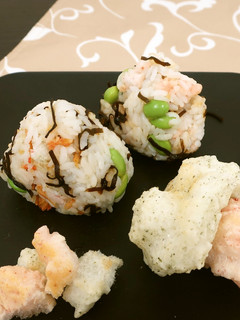 『かるかるおかき』で春のサクサクおにぎり-レシピのメイン写真