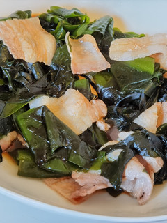 生わかめと豚バラ肉の炒め物-レシピのメイン写真