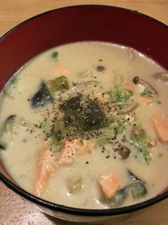 野菜と鮭の豆乳味噌スープ-レシピのメイン写真