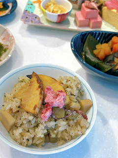 桜の葉の塩漬けで♪桜香る筍ご飯。❀-レシピのメイン写真