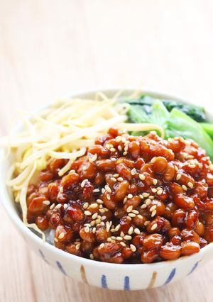 ご飯が進む♡ヤンニョム納豆丼-レシピのメイン写真