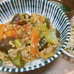 รูปของ ちんげんさいとなすの麻婆丼