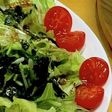 サラダにミニトマトを 切って可愛く^^