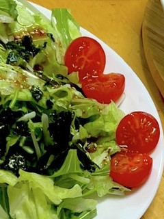 サラダにミニトマトを 切って可愛く^^-レシピのメイン写真