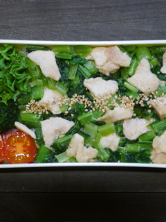 電子レンジで簡単★鶏胸肉と小松菜の丼弁当-レシピのメイン写真