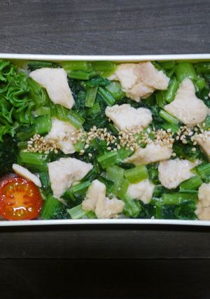 電子レンジで簡単★鶏胸肉と小松菜の丼弁当-レシピのメイン写真