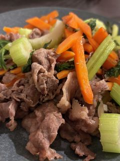 セロリと牛肉のニンニク炒め-レシピのメイン写真