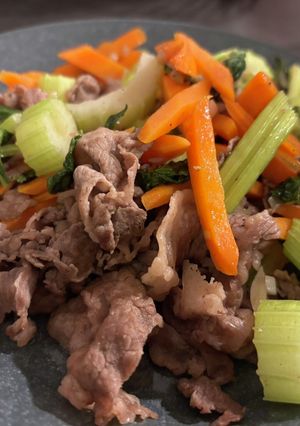 セロリと牛肉のニンニク炒め-レシピのメイン写真