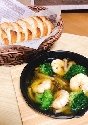 エビとブロッコリーのアヒージョ-レシピのメイン写真