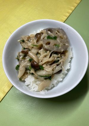 レンコンとえのき茸としめじの塩麹味の丼-レシピのメイン写真