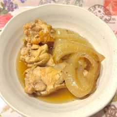 รูปของ 手羽元と玉ねぎの塩煮