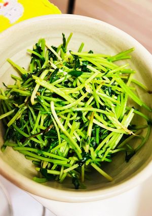 豆苗の塩ニンニク炒め-レシピのメイン写真