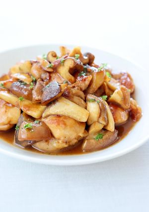 酸味がいい【鶏とキノコのレモン醤油ソテー-レシピのメイン写真