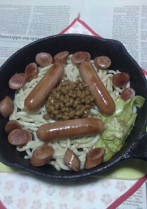 ウインナー＋納豆載せの焼きうどん-レシピのメイン写真