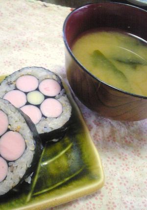ぶきっちょさんの飾り太巻き〜お花Ver.-レシピのメイン写真