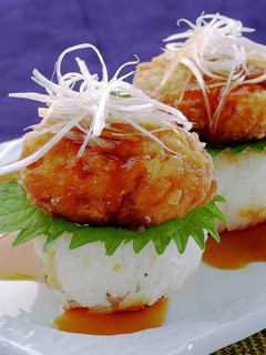 ふわふわネギトロ団子の焼きおにぎり-レシピのメイン写真