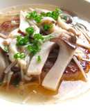 豚粗びき肉で塩麹ハンバーグ きのこソース