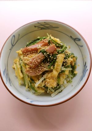 水菜とベーコンの卵とじ丼-レシピのメイン写真