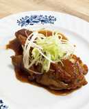 鶏もも肉の照り焼き　ごま薫る白髪ネギ