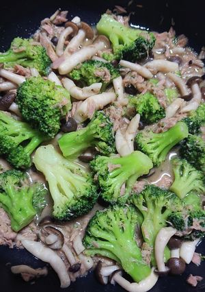 冷凍ブロッコリーとしめじのツナ缶炒め-レシピのメイン写真
