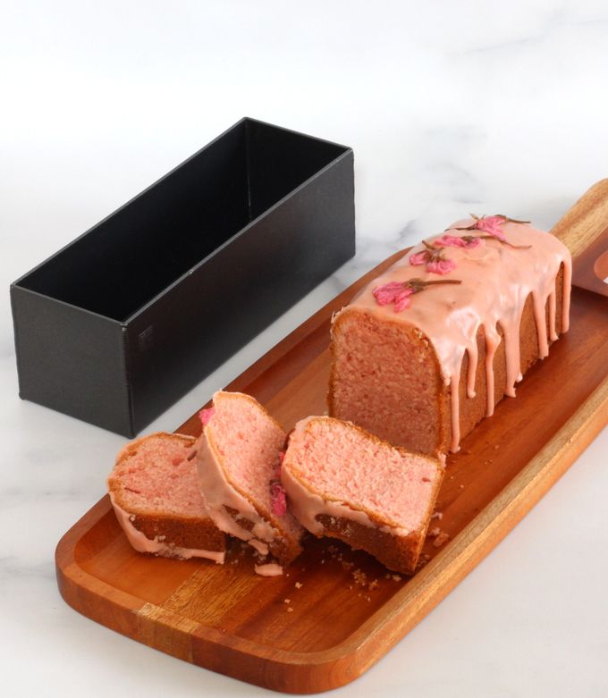 ほんのり甘じょっぱい 桜のパウンドケーキ by かっぱ橋浅井商店