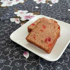 A picture of 桜とチェリーのパウンドケーキ.