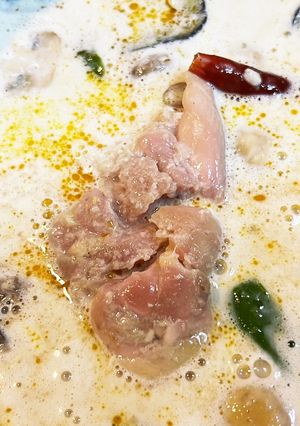 低温調理グリーンカレーの為に作る鶏もも肉-レシピのメイン写真