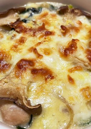 キノコが乗った鶏肉とほうれん草のグラタン-レシピのメイン写真