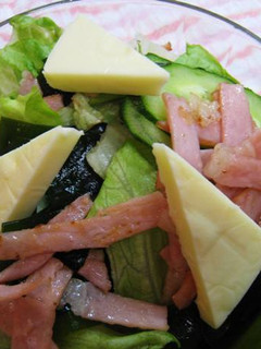 ワカメとレタスとチーズのサラダ-レシピのメイン写真