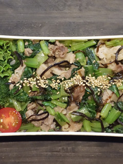 小松菜と豚肉の塩昆布和え丼弁当-レシピのメイン写真