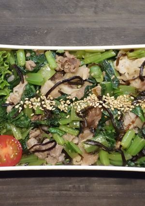 小松菜と豚肉の塩昆布和え丼弁当-レシピのメイン写真