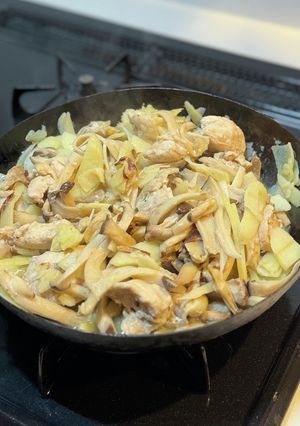鶏と芋ときのこの旨味たっぷり蒸し焼き-レシピのメイン写真