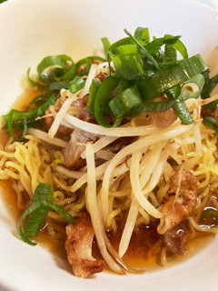 鶏から出たスープを使うラーメン-レシピのメイン写真