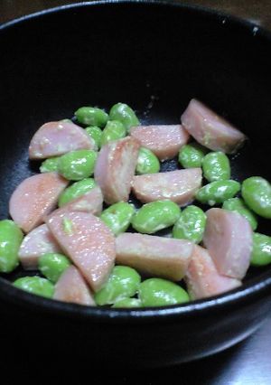お弁当に☆枝豆と魚肉ソーセージのマヨ炒め-レシピのメイン写真