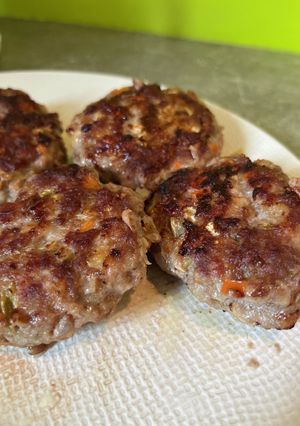 ソーセージ用肉を使用したハンバーグ-レシピのメイン写真