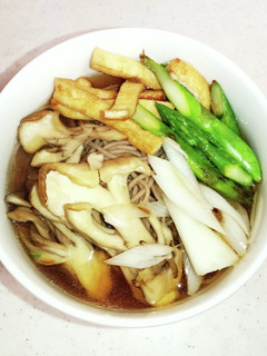 大満足!油揚げとアスパラの舞茸そば-レシピのメイン写真
