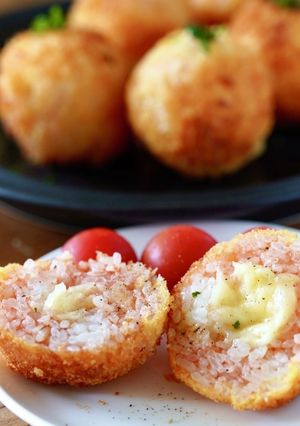 ケチャップご飯でチーズ入りライスコロッケ-レシピのメイン写真