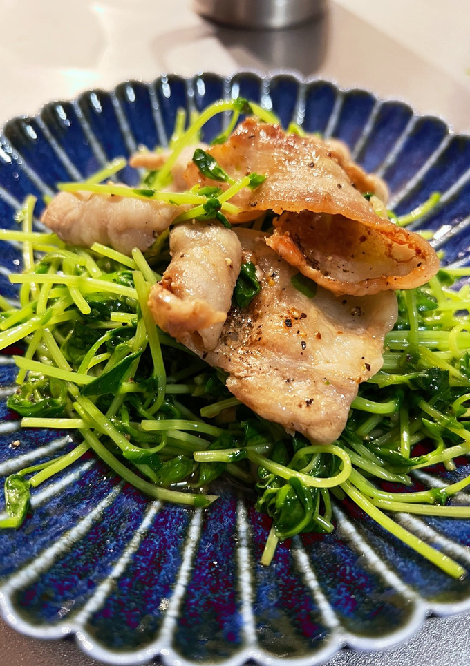 簡単！5分！豆苗と豚肉のスパイシー炒め-レシピのメイン写真