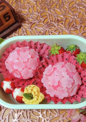 お花見弁当・春弁当に♪簡単桜おにぎり-レシピのメイン写真