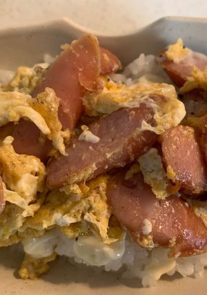 子どもが喜ぶ簡単ウインナーたまご丼-レシピのメイン写真