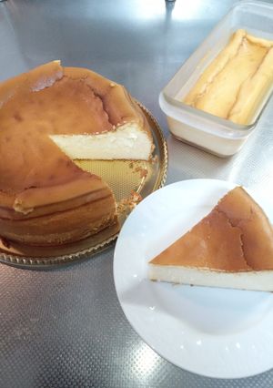 小麦粉無しで大きなベイクドチーズケーキ-レシピのメイン写真