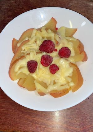 焼きリンゴのチーズ&ラズベリー乗せ-レシピのメイン写真