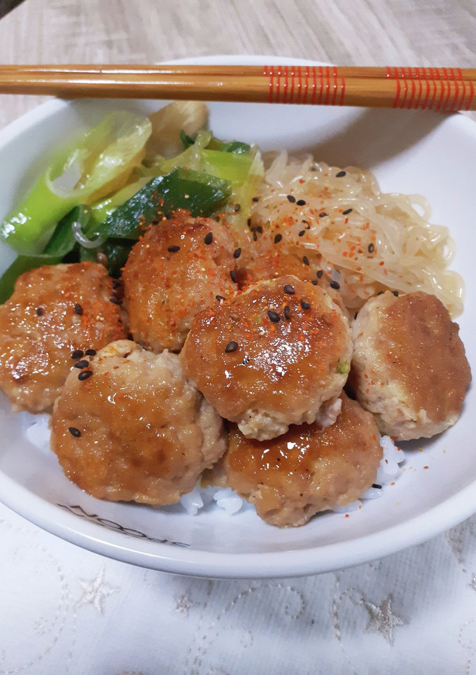 ふわふわ簡単。豚つくねのすき焼風丼-レシピのメイン写真