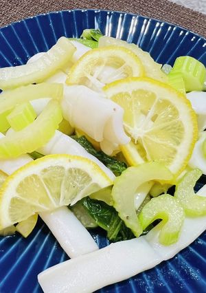 釣ってきたヤリイカとセロリとレモンの炒め-レシピのメイン写真
