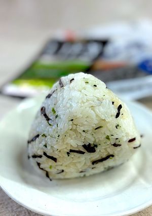 しげき感激♪塩昆布とわさびのおにぎり-レシピのメイン写真