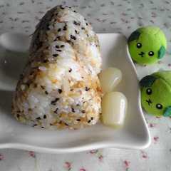 รูปของ らっきょう☀おかかおにぎり