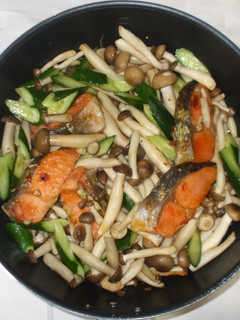 鮭シメジ豆板醤炒め♪簡単魚レシピ-レシピのメイン写真
