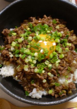 ご飯もりもり☆ゴボウ入り月見牛丼-レシピのメイン写真